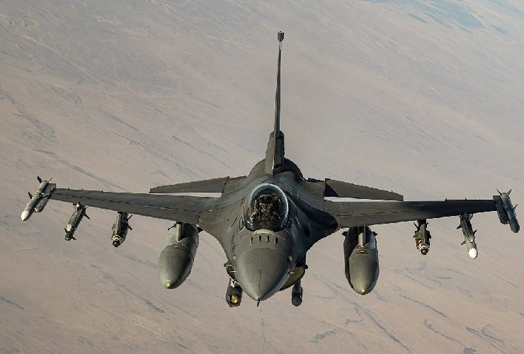 Caccia Usa F-16 