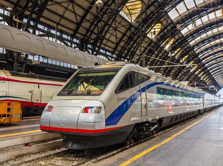 Treno in partenza dalla stazione