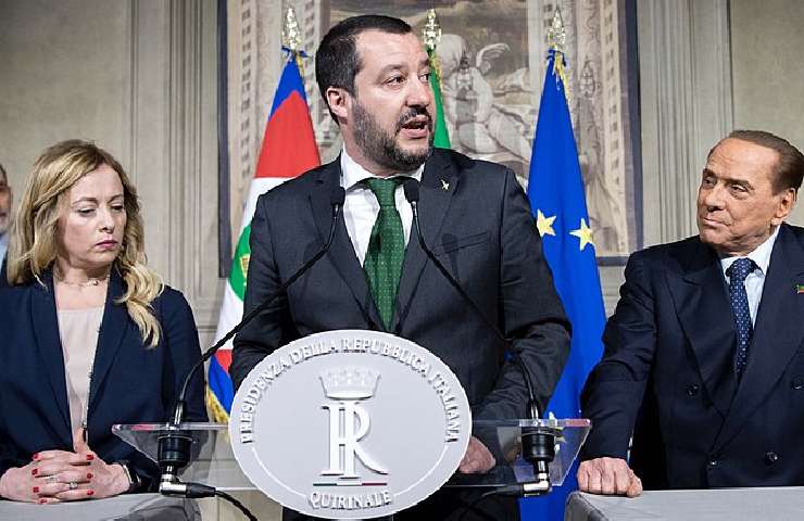Matteo Salvini insieme a Giorgia Meloni e Silvio Berlusconi
