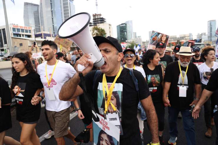 Tel Aviv, marcia per gli ostaggi