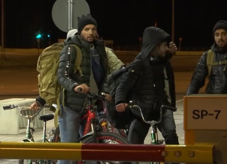 Migranti al confine con la Russia