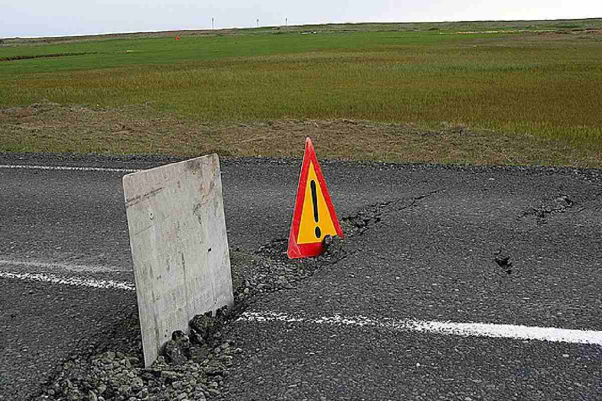 Cartello Islanda per strada di warning