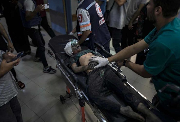 Un bambini ferito in un ospedale di Gaza