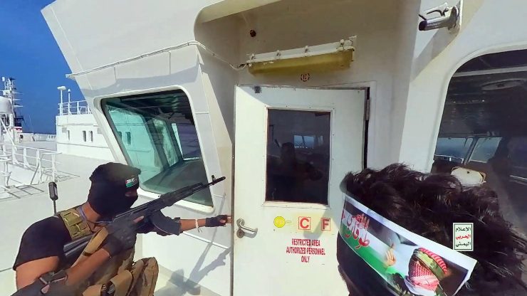 I ribelli Houthi attaccano le navi