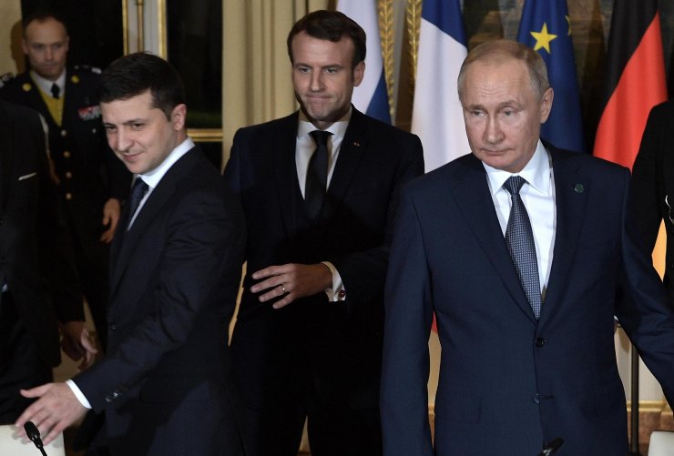 Macron mediatore tra Zelensky e Putin