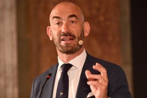 Bassetti annuncia un Natale da schifo