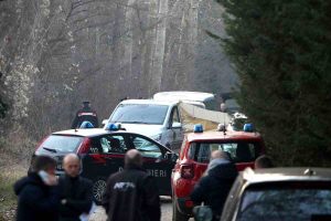 23 anni, ancora viva nella valigia