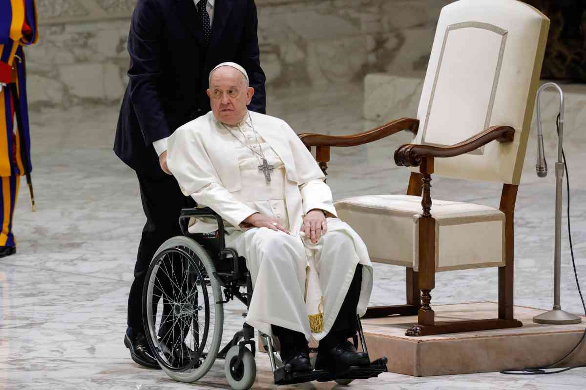 Papa Francesco ha la bronchite 