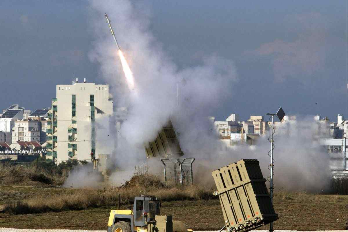 razzi lanciati da Hamas su Tel Aviv