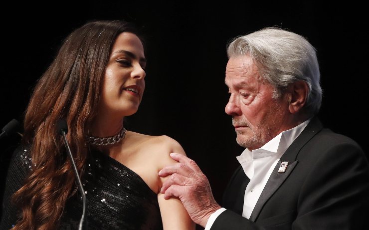 Delon conteso tra i figli