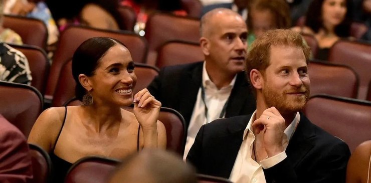 Harry e Meghan nascondono l'imbarazzo