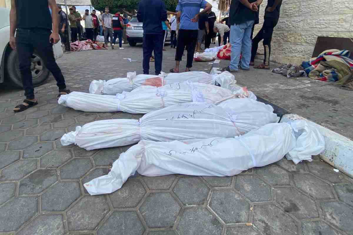 I corpi dei civili palestinesi