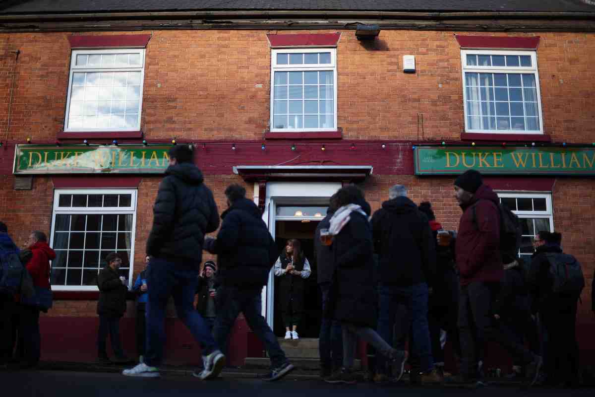 Pub affollato, bimba morta in bagno